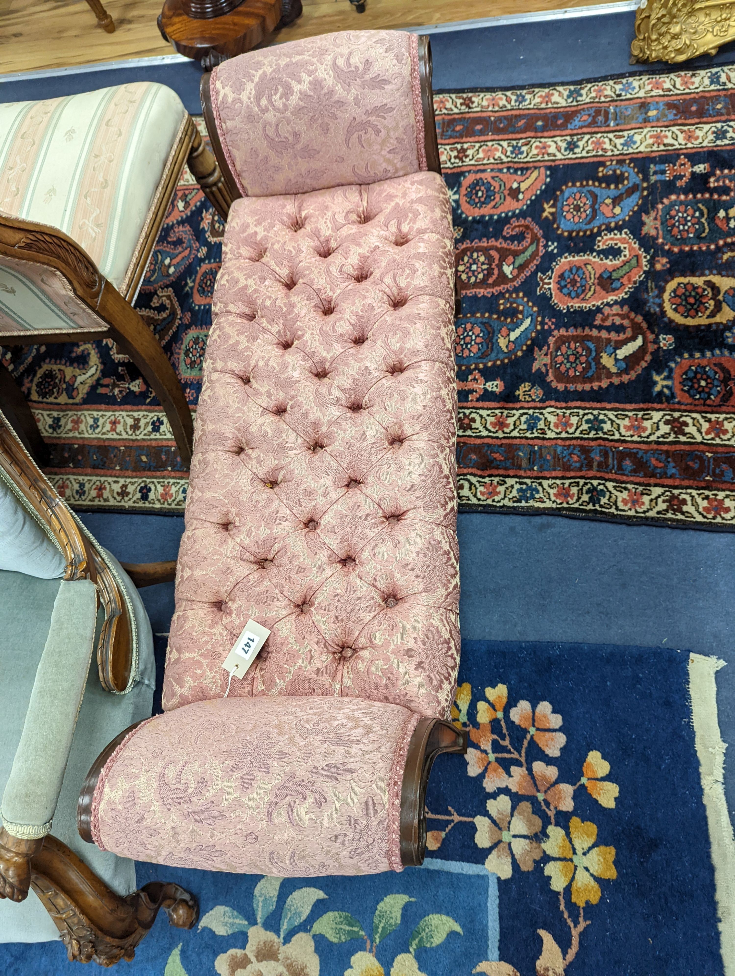 An Edwardian mahogany window seat, with deep buttoned upholstered seat, length 114cm, depth 38cm, height 57cm